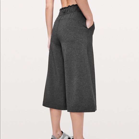 New LULULEMON Hello Sunday Crop Mod Black Gray 6 - Picture 3 of 6